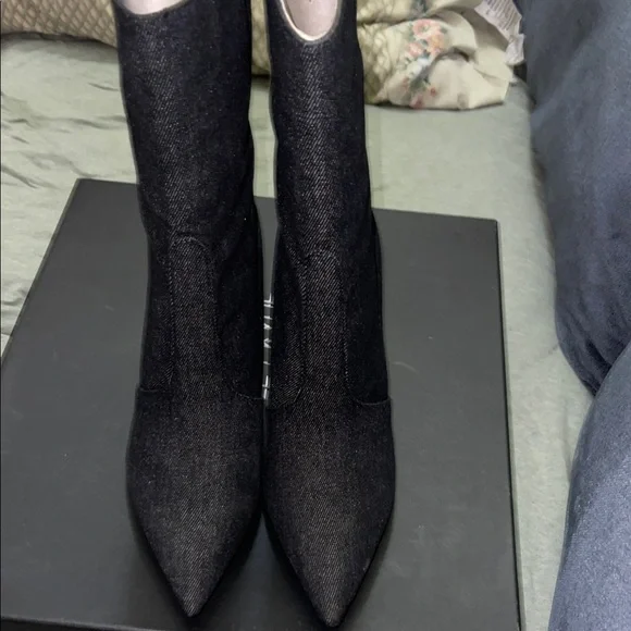 Kendall + Kylie Calie Black denim Fabric